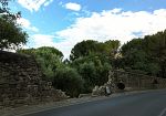 crolla-muro-sotto-la-certosa-sfondato-da-unauto