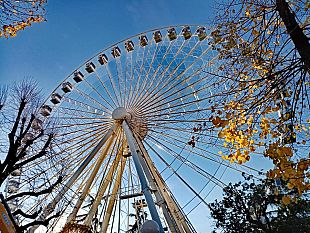 feste-20222023-tornano-ruota-panoramica-e-pista-sul-ghiaccio