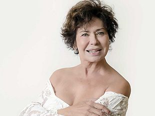 corinne-clery-un-salto-nei-favolosi-anni-90