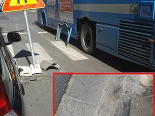 via-lanza-esplode-ruota-della-corriera-paura-in-strada