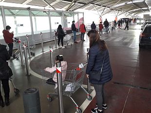 succede-a-siena-a-siena-la-fila-della-coop-che-merita-una-riflessione