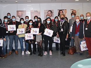 la-campagna-solidale-foulard-dautore-di-regina-schrecker-al-mad-lab-di-tl