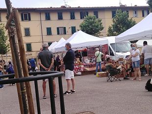 galluzzo-in-fiera-tanta-gente-in-piazza-stamani