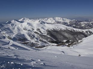 stagione-invernale-20232024-si-affilano-le-lamine-degli-sci