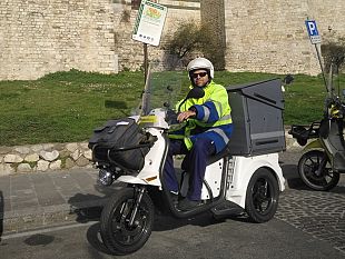 poste-italiane-toscana-prato-pacchi-motocicli-elettrici