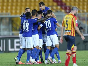 viola-super-a-lecce-3-punti-per-la-salvezza