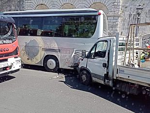 incidente-sui-viali-lunghe-code-nel-primo-pomeriggio