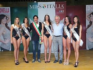 miss-italia-sul-palco-di-impruneta-anche-il-presidente-eugenio-giani