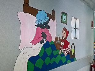fiabe-sui-muri-della-pediatria-del-santa-maria-annunziata