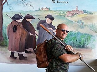 franco-trentalance-dai-set-a-luci-rosse-al-pellegrinaggio-lungo-la-via-francigena
