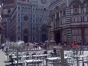 b310071905-dehor-c-era-posto-ma-non-per-tutti-si-cambia-sara-invasione-di-pedane