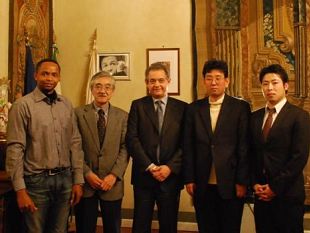 b012111704-giapponesi-a-firenze-per-studiare-l-idea-della-superprovincia