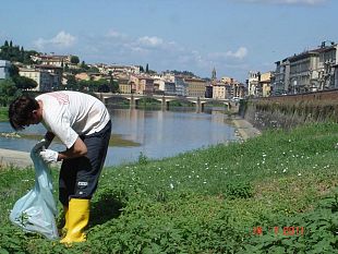 b107142017-i-detentuti-ripuliscono-l-arno