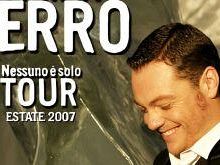 a707050838-tiziano-ferro-all-aeroporto-campo-volo-del-cinquale-marina-di-massa-il-25-luglio-br-giovedi-2-agosto-gigi-d-alessio