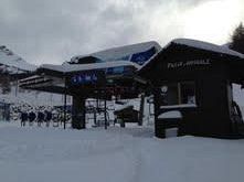 b311221830-prima-neve-all-abetone-al-via-la-stagione-invernale-per-il-turismo-sugli-sci