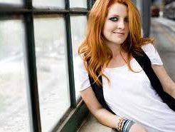 b104071956-noemi-alla-fnac-di-firenze