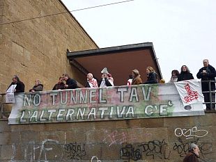 b010081508-alla-vigilia-della-manifestazione-i-no-tav-chiamano-in-piazza-renzi