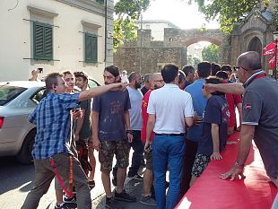 santa-rosa-il-comitato-di-resistenza-asl-accerchia-il-sindaco