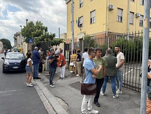 scuola-protesta-contro-il-trasferimento-del-preside