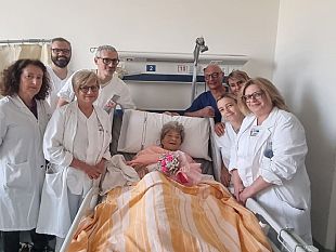 operata-al-femore-a-105-anni-in-piedi-dopo-pochi-giorni
