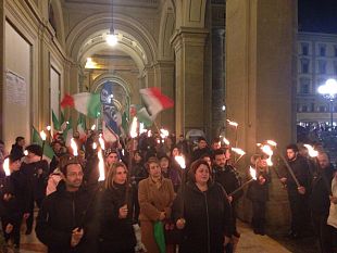 terrorismo-islamico-fiaccole-per-dire-no-ai-tagliagole