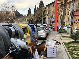 rifiuti-abbandonati-cittadino-scontrino