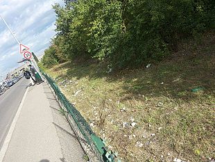 tramvia-t1-al-capolinea-una-discarica-di-rifiuti