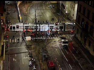 lincidente-tramvia-auto-ha-paralizzato-firenze