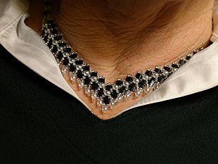 occhio-allo-strappo-il-furto-della-collana-in-strada