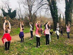 ecoginnastica-e-danza-creativa-lungo-il-fiume-pesa