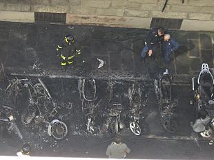 motorini-dati-alle-fiamme-in-via-crispi