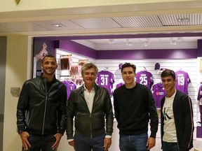 nuovo-fiorentina-store-nellaeroporto-di-firenze-stamani-la-visita-dei-viola