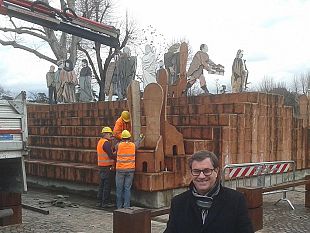 fortezza-da-basso-il-genio-fiorentino-spostato-nella-vasca-dei-cigni