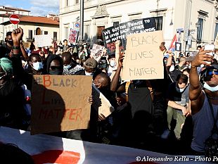 sede-fratelli-ditalia-vandalizzata