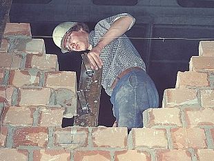 abbatte-un-muro-portante-senza-avvisare-i-condomini