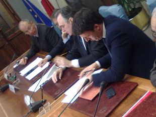 b302261608-aeroporti-di-firenze-e-pisa-verso-la-holding-forse-la-svolta-sulla-pista