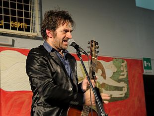 ieri-sera-peppe-voltarelli-in-concerto-alla-dogaia