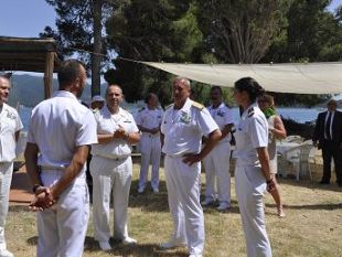 guardia-costiera-lammiraglio-lazio-in-visita-a-portoferraio