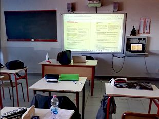 scuola-sit-in-sotto-la-prefettura-di-via-cavour-pe