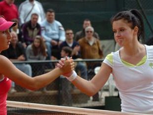 b105252110-di-scena-a-firenze-il-tennis-internazionale-femminile