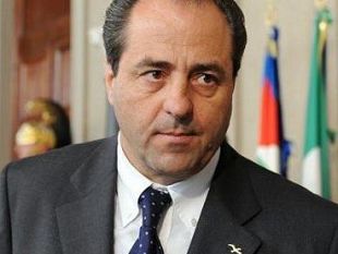 b204061628-il-13-aprile-antonio-di-pietro-in-piazza-d-armi-per-claudia-bienaime