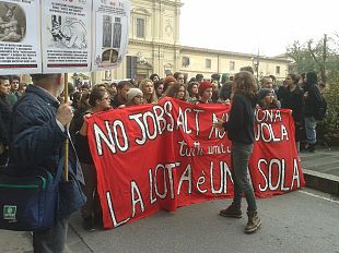 studenti-lavoratori-precari-ed-occupanti-bloccano-firenze