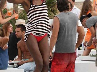 weekend-in-versilia-anche-la-domenica-si-balla-sui-cubi