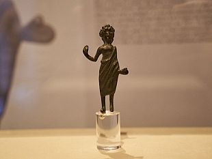 bronzetto-etrusco-del-ii-a-c-restituito-a-chiusi