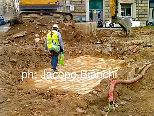 piazza-beccaria-selciato-coperto-poi-riportato-alla-luce