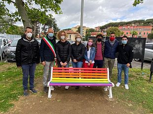 giorno-contro-omofobia-bandiera-arcobaleno-a-palazzo-strozzi-sacrati