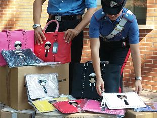 falsi-a-firenze-sequestrate-1000-borse-fendi
