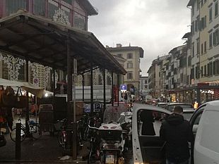 la-polizia-di-stato-arresta-due-borseggiatrici-al-mercato-centrale-di-firenze