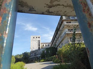 le-pietre-parlano-il-gigante-devastato-fra-impotenza-e-indifferenza