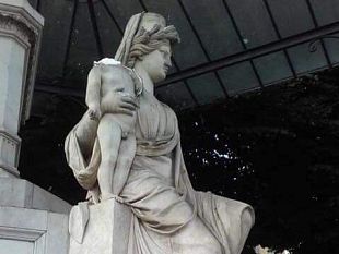 statua-decapitata-a-firenze-il-sindaco-chiede-inasprimento-delle-sanzioni